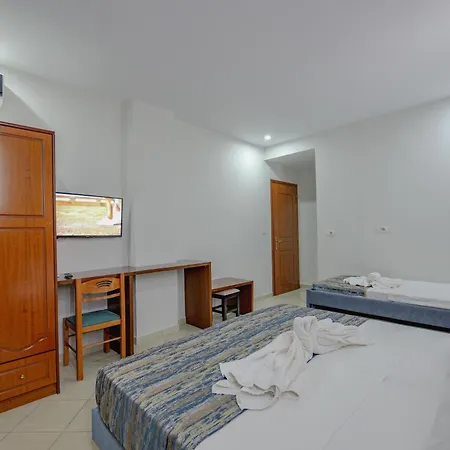 Divo Palace Hotell 3*